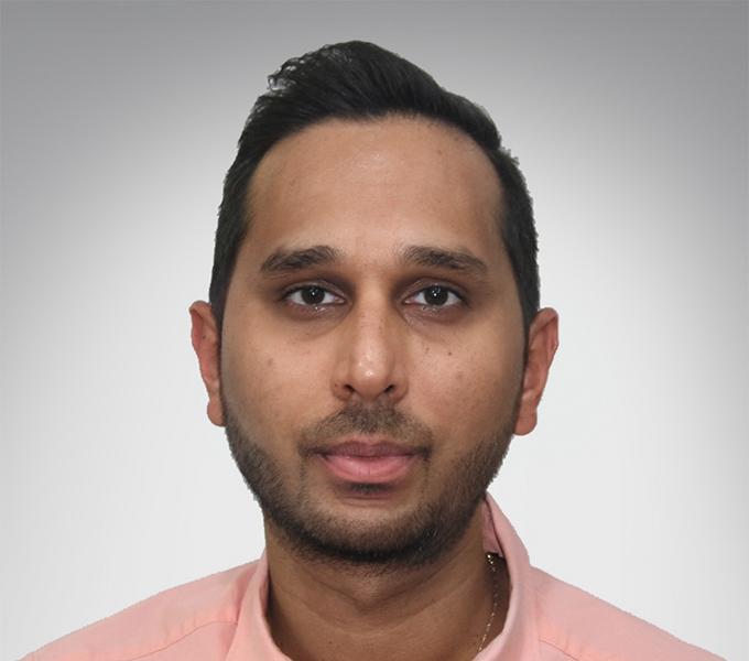 Headshot of Naveen Ratan